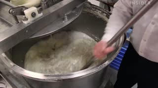 How Domino's Makes Its Pizza