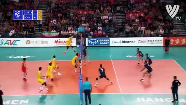 Acrobatic Volleyball Saves