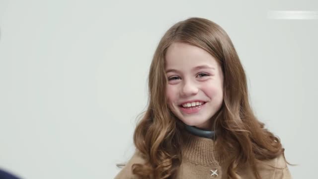 American Kid Share Her Favorite Food With Korean Kid 