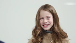 American Kid Share Her Favorite Food With Korean Kid 