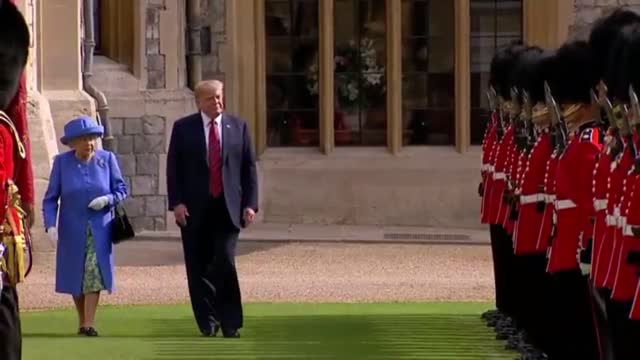 13 Secrets the Queen's Guards Don't Like t1