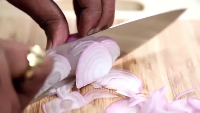 How To Cut Onions Like A Pro | Different Ways To Chop An Onion | Basic Cooking