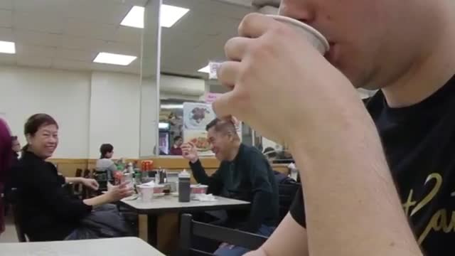 Clueless White Guy Orders in Perfect Chinese, Shocks Patrons and Staff