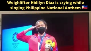 Weighlifter Hidilyn Diaz is crying while singing the Philippine National Anthem